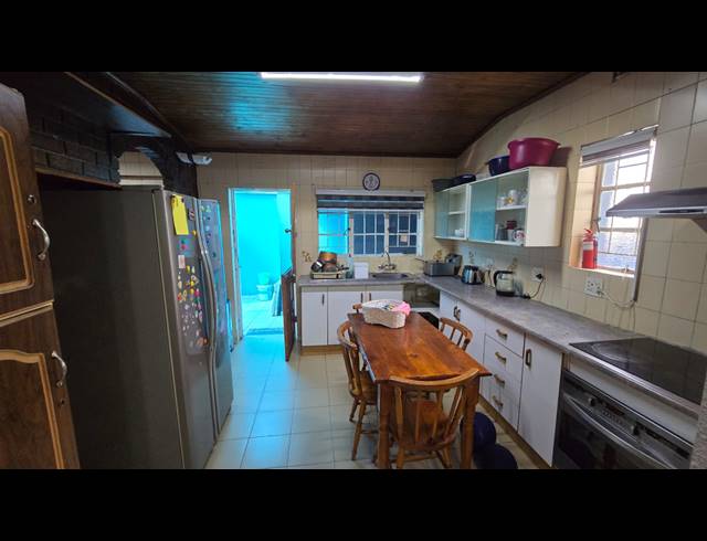 3 BEDROOM FREEHOLD FOR SALE IN REGENTS PARK